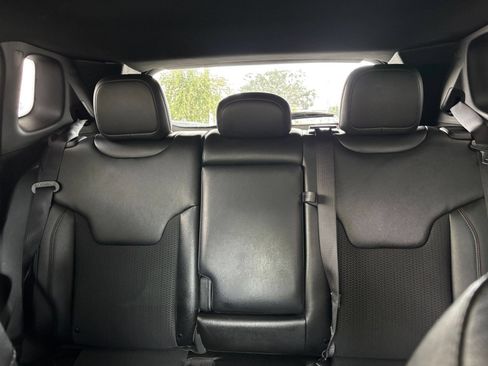 Used 2025 Jeep Compass Trailhawk AWD/4WD image 38