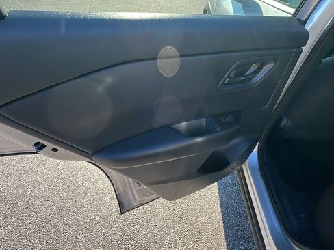 Used 2024 Nissan Rogue S image 22