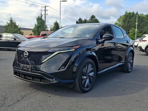Used 2024 Nissan Ariya AWD image 3