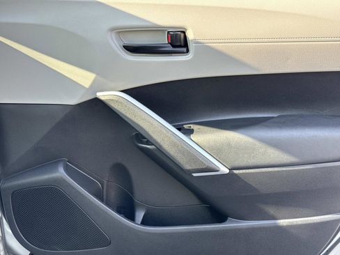 Used 2022 Toyota Corolla Cross L image 16