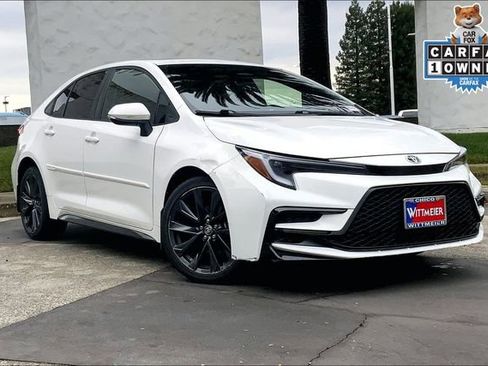 Used 2025 Toyota Corolla SE w/ SE Premium Package image 2