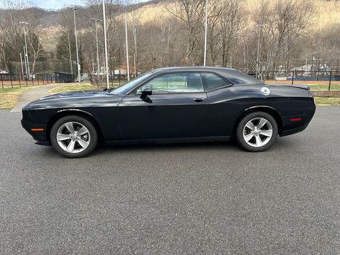 Used 2021 Dodge Challenger SXT image 7
