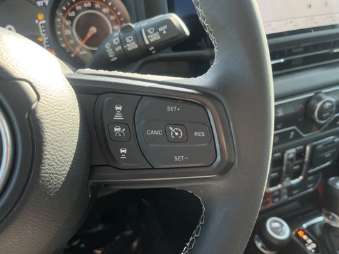 Used 2025 Jeep Wrangler Unlimited Rubicon AWD/4WD image 20