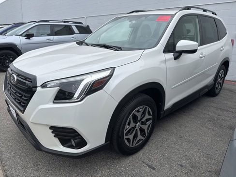 Used 2023 Subaru Forester Premium AWD/4WD image 1