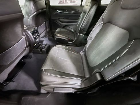 Used 2023 Jeep Grand Cherokee L Laredo image 27