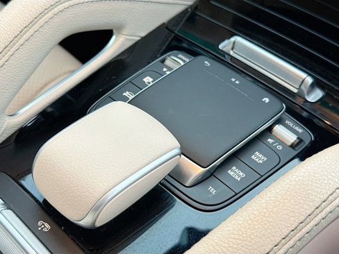 Used 2023 Mercedes-Benz GLS 450 4MATIC image 37