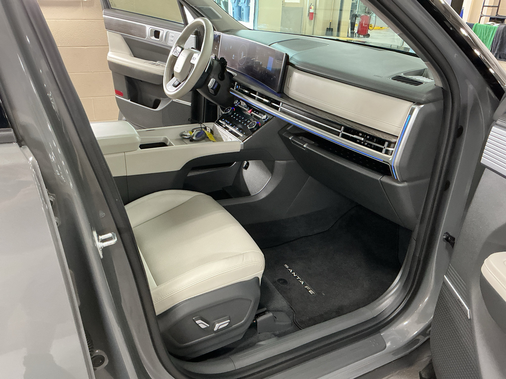 Certified 2024 Hyundai Santa Fe Limited AWD/4WD image 17