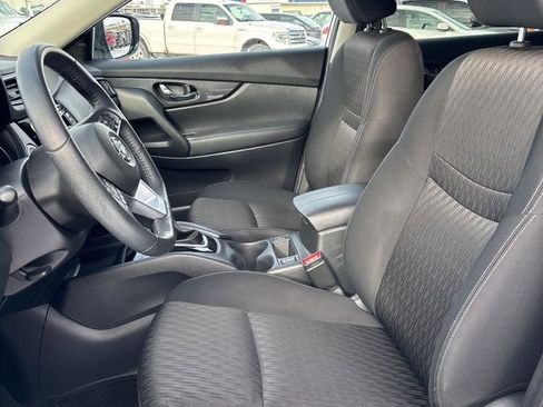 Used 2019 Nissan Rogue SV image 10