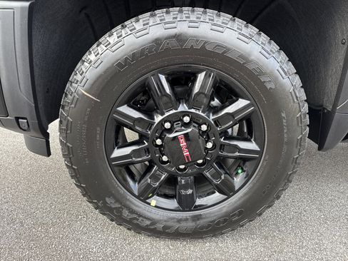 New 2026 GMC Sierra 2500 AT4 w/ AT4 Premium Plus Package image 13