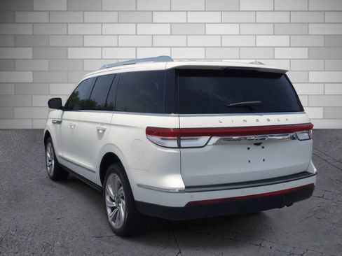 Used 2024 Lincoln Navigator Premiere AWD/4WD image 3