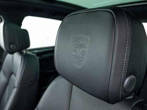 Certified 2026 Porsche Macan AWD/4WD image 17