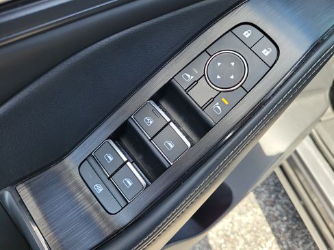 Certified 2025 Nissan Rogue SL w/ SL Premium Package FWD image 11