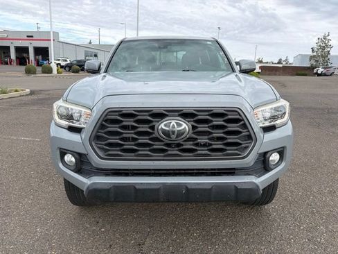 Used 2020 Toyota Tacoma TRD Off-Road w/ TRD Premium Off Road Package AWD/4WD image 2