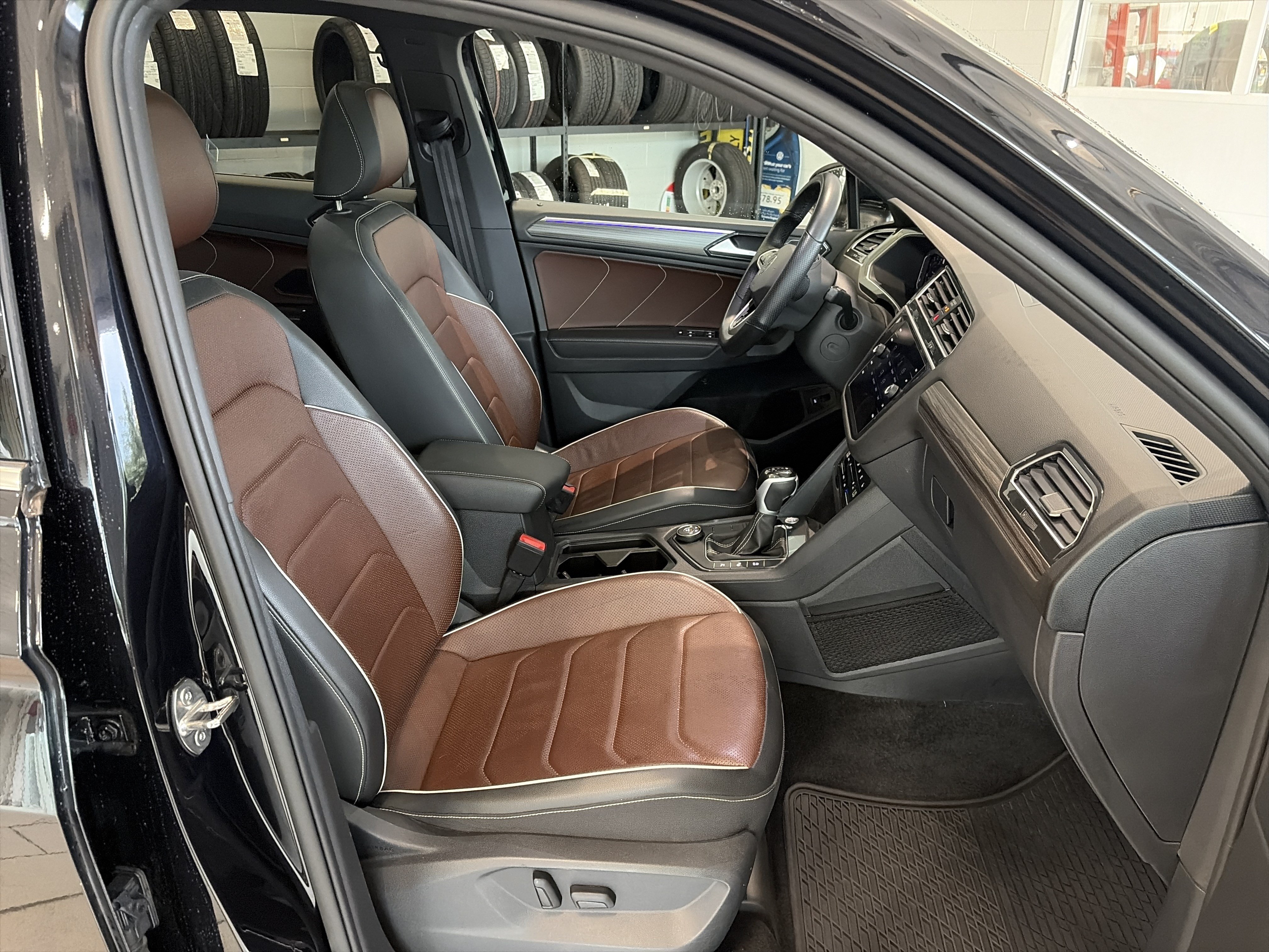 Used 2024 Volkswagen Tiguan SEL R-Line AWD/4WD image 28