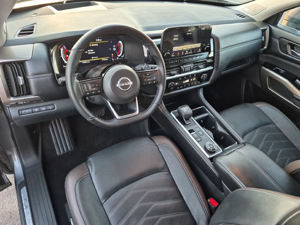 Used 2024 Nissan Pathfinder Platinum w/ Cargo Package AWD/4WD image 10