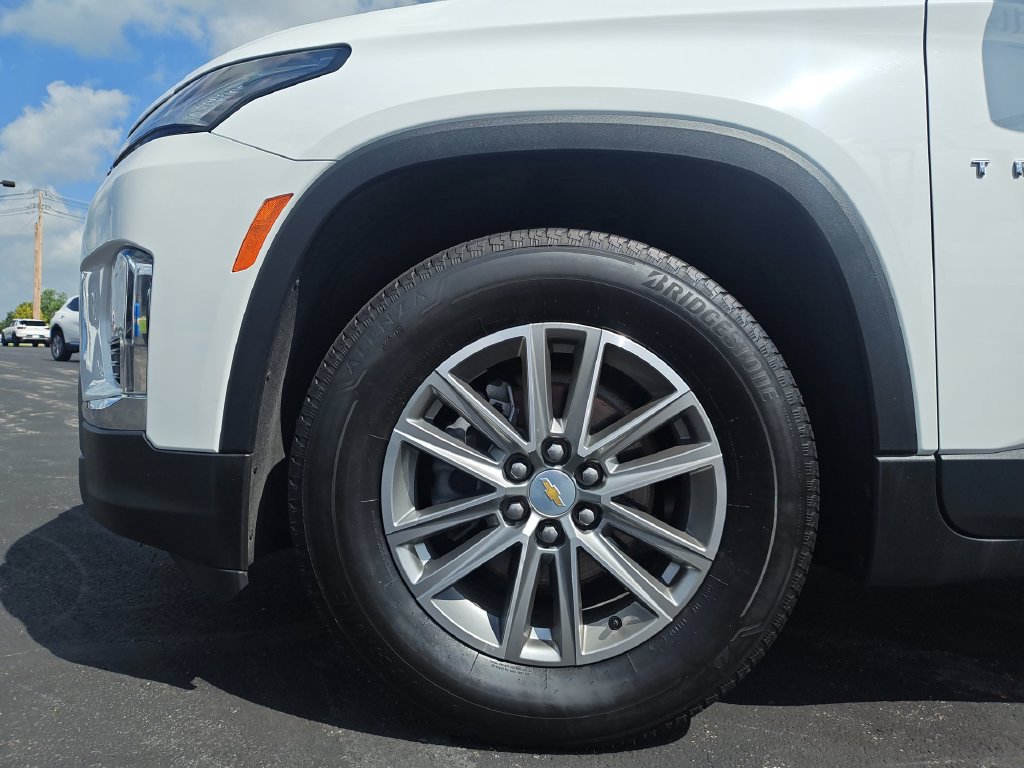 Used 2023 Chevrolet Traverse LT FWD image 10