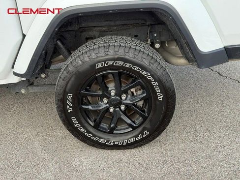 Used 2022 Jeep Gladiator Sport AWD/4WD image 4