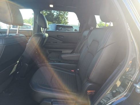 Used 2024 Nissan Pathfinder Rock Creek image 17