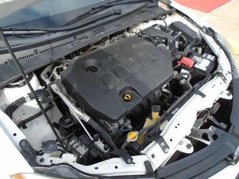 Used 2014 Toyota Corolla LE FWD image 15