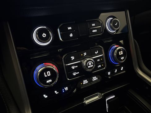 Used 2021 GMC Yukon Denali w/ Denali Premium Package AWD/4WD image 22