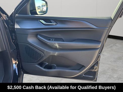 New 2025 Jeep Grand Cherokee L Altitude RWD image 16