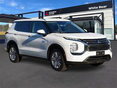New 2025 Mitsubishi Outlander ES image 1