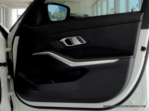 Used 2023 BMW 330i Sedan w/ M Sport Package RWD image 17