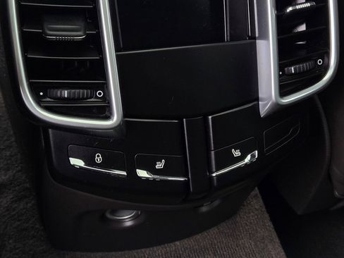 Used 2017 Porsche Cayenne S Platinum image 19