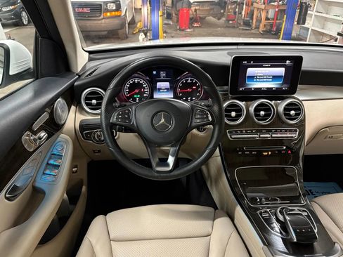 Used 2017 Mercedes-Benz GLC 300 4MATIC image 19