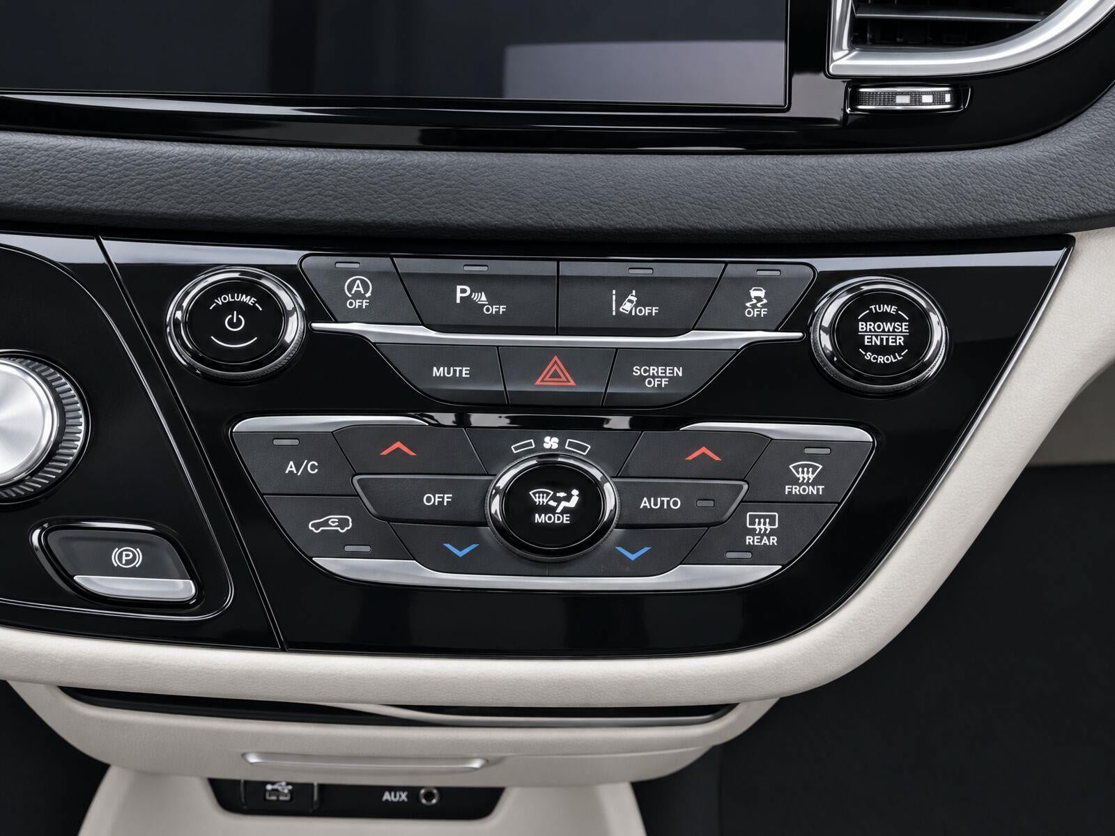 Used 2024 Chrysler Pacifica Touring-L FWD image 18