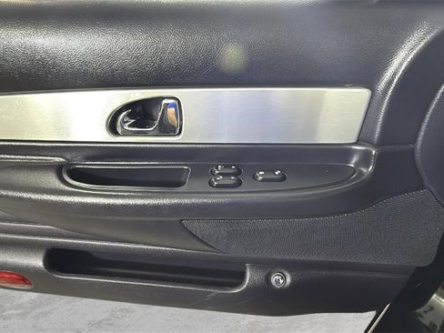 Used 2003 Ford Thunderbird image 24