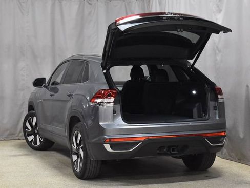 Used 2025 Volkswagen Atlas Cross Sport SE image 31