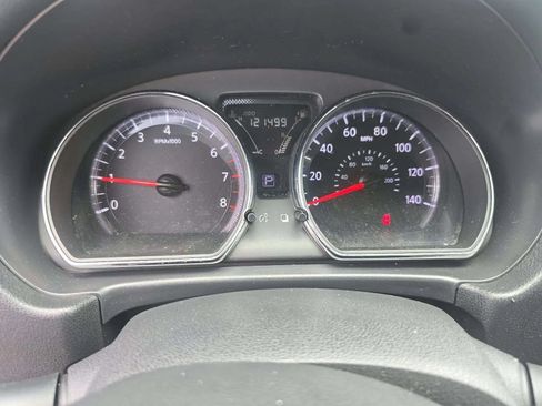 Used 2017 Nissan Versa SV FWD image 5