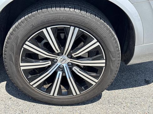 Used 2024 Volvo XC90 B5 Core w/ Climate Package AWD/4WD image 3
