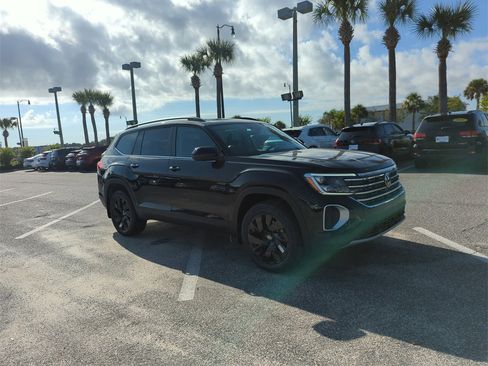 New 2026 Volkswagen Atlas SE image 2