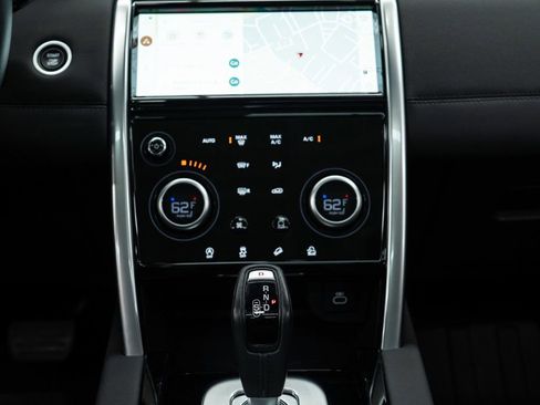 Used 2022 Land Rover Discovery Sport SE image 19