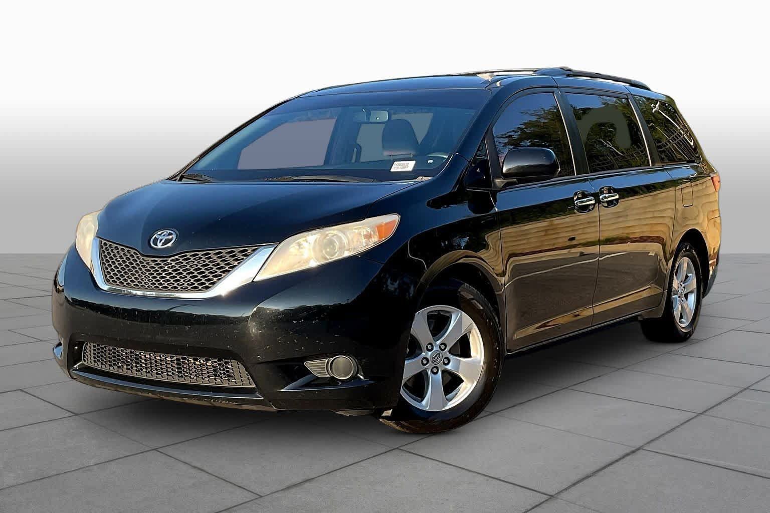 Used 2015 Toyota Sienna LE FWD image 1