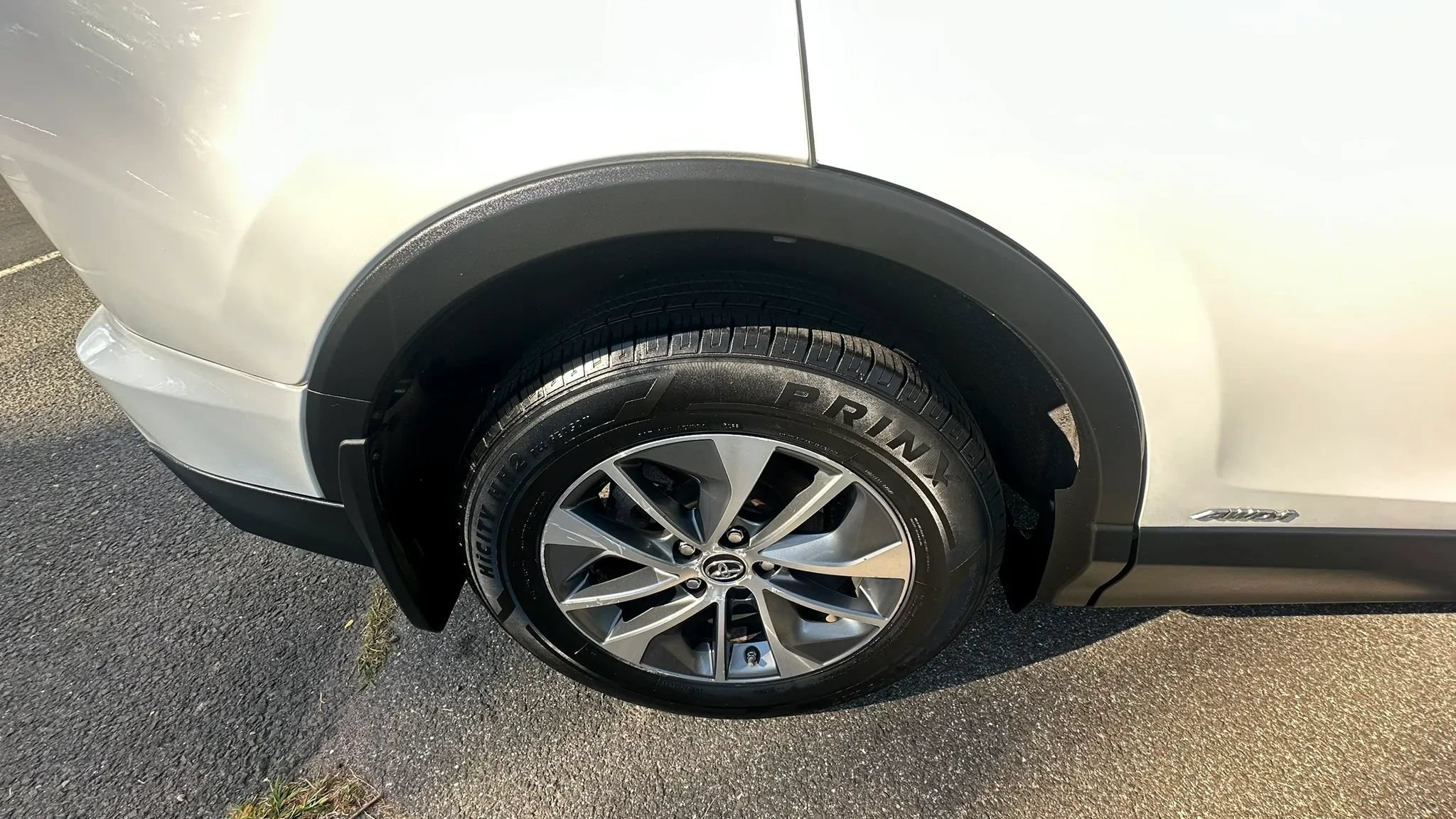 Used 2016 Toyota RAV4 XLE AWD/4WD image 11