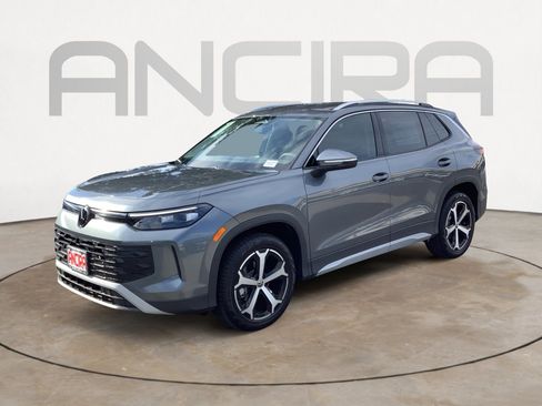 New 2025 Volkswagen Tiguan SE image 4