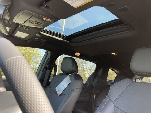 Certified 2025 Toyota Sienna Platinum image 16