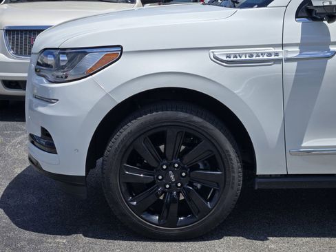 Used 2024 Lincoln Navigator Reserve AWD/4WD image 9