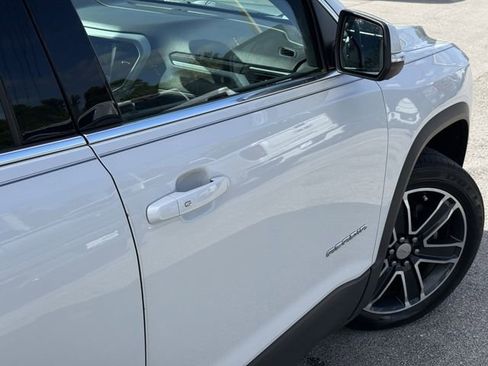 Used 2020 GMC Acadia SLT w/ Driver Alert Package II FWD image 9