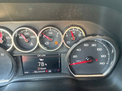 Used 2021 Chevrolet Suburban LT AWD/4WD image 12