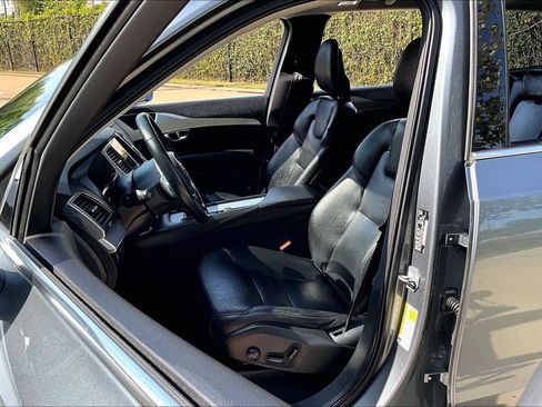 Used 2018 Volvo XC90 T6 Momentum w/ Convenience Package AWD/4WD image 33