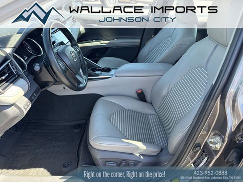 Used 2020 Toyota Camry SE FWD image 13