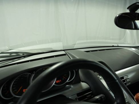 Used 2005 Porsche Carrera GT image 16