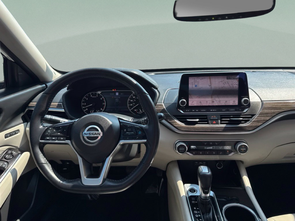 Used 2020 Nissan Altima 2.0 Platinum FWD image 34