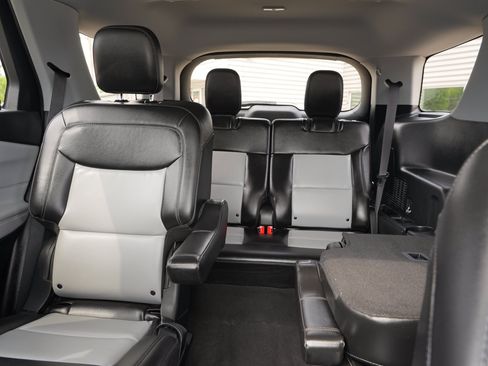 Used 2023 Ford Explorer XLT w/ Equipment Group 202A AWD/4WD image 36