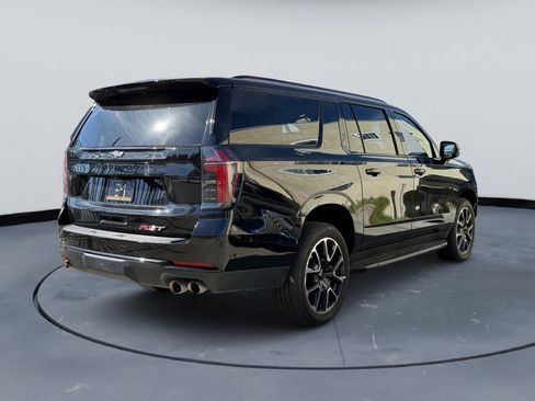 Used 2025 Chevrolet Suburban RST image 4