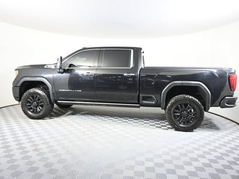 Used 2022 GMC Sierra 2500 Denali w/ Denali Black Diamond Edition AWD/4WD image 3